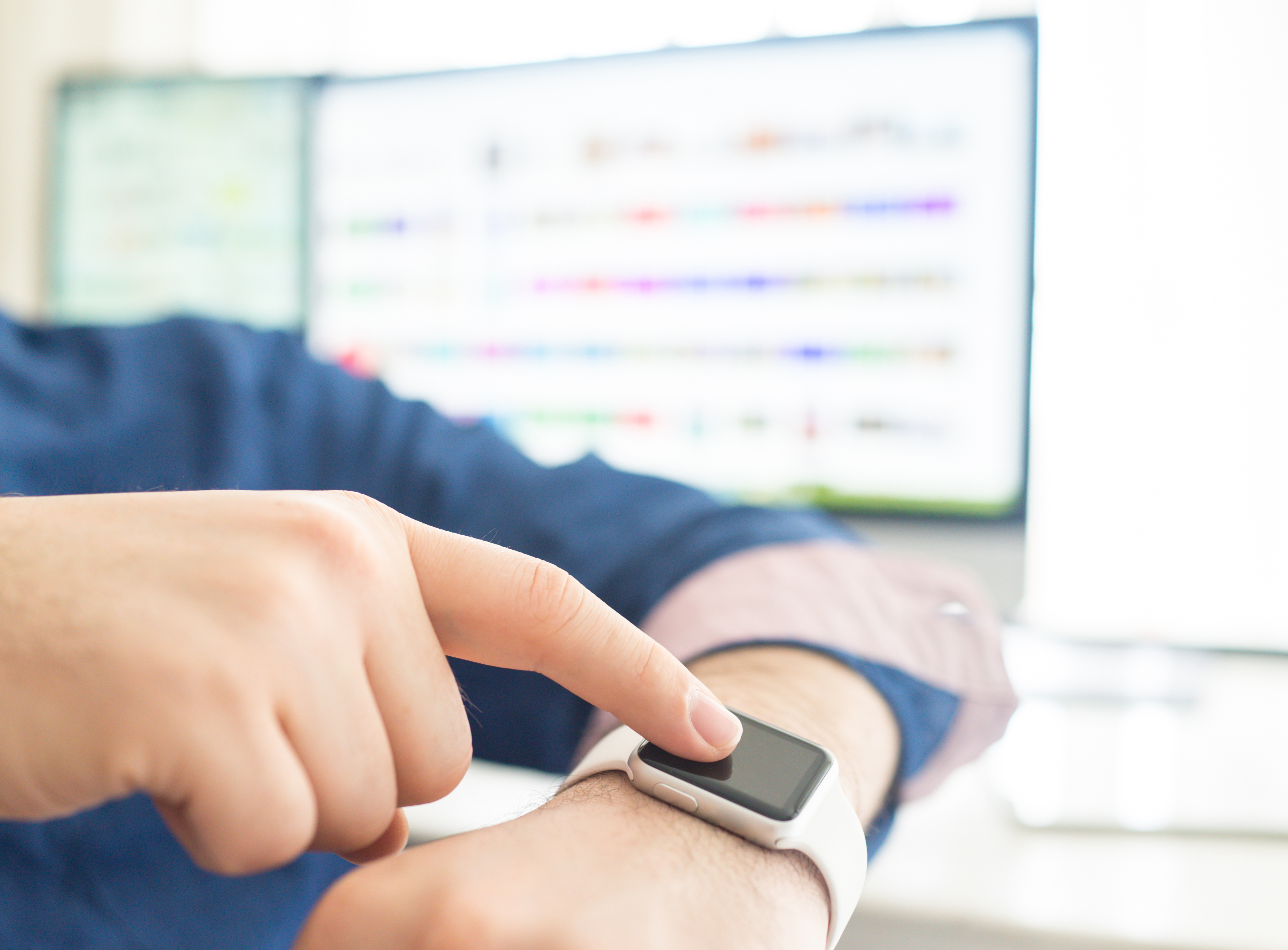 Using smart watch in office for work